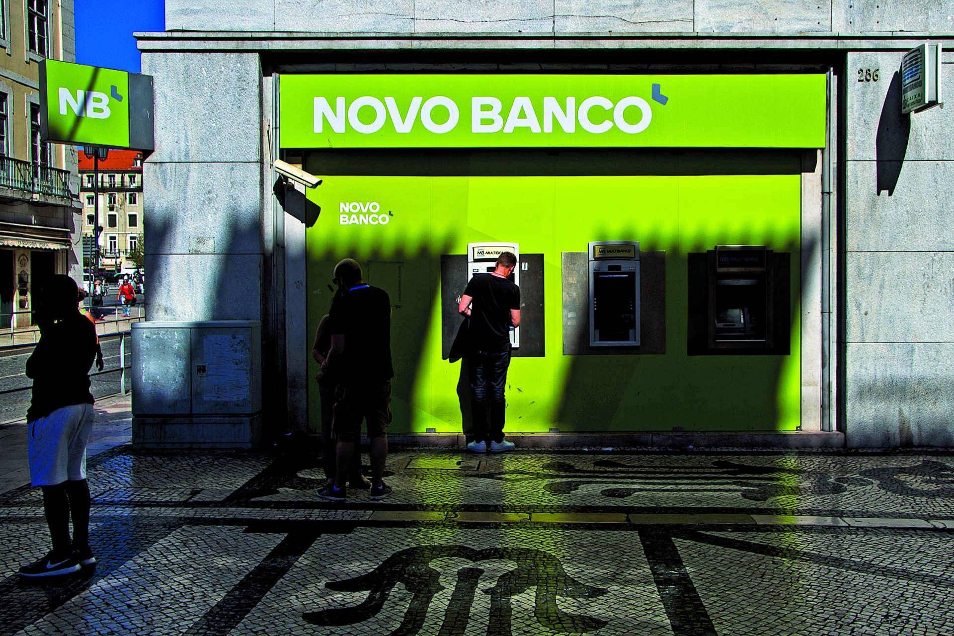 Novo Banco em saldos. Saem chineses, entram chineses