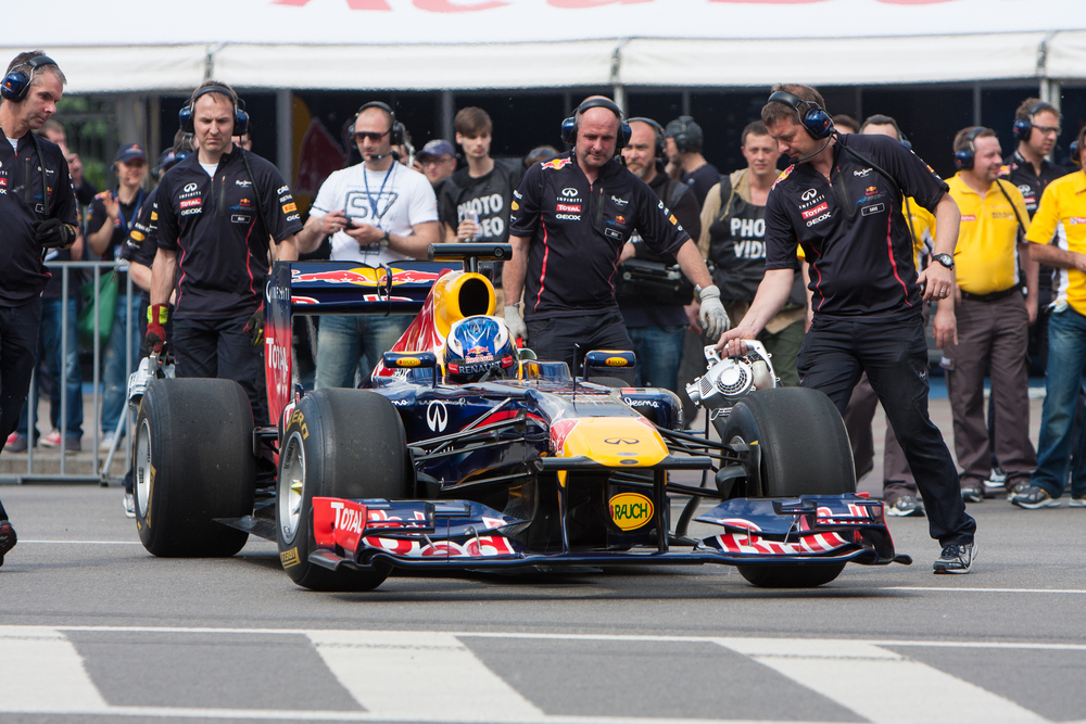 Red Bull. Kvyat e Ricciardo vão ser penalizados em Monza