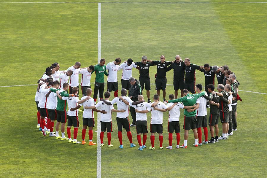 Selecção fez minuto de silêncio pelos refugiados