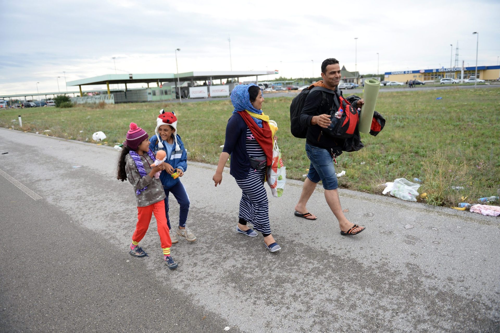 Áustria e Alemanha vão receber todos os refugiados que estão na Hungria