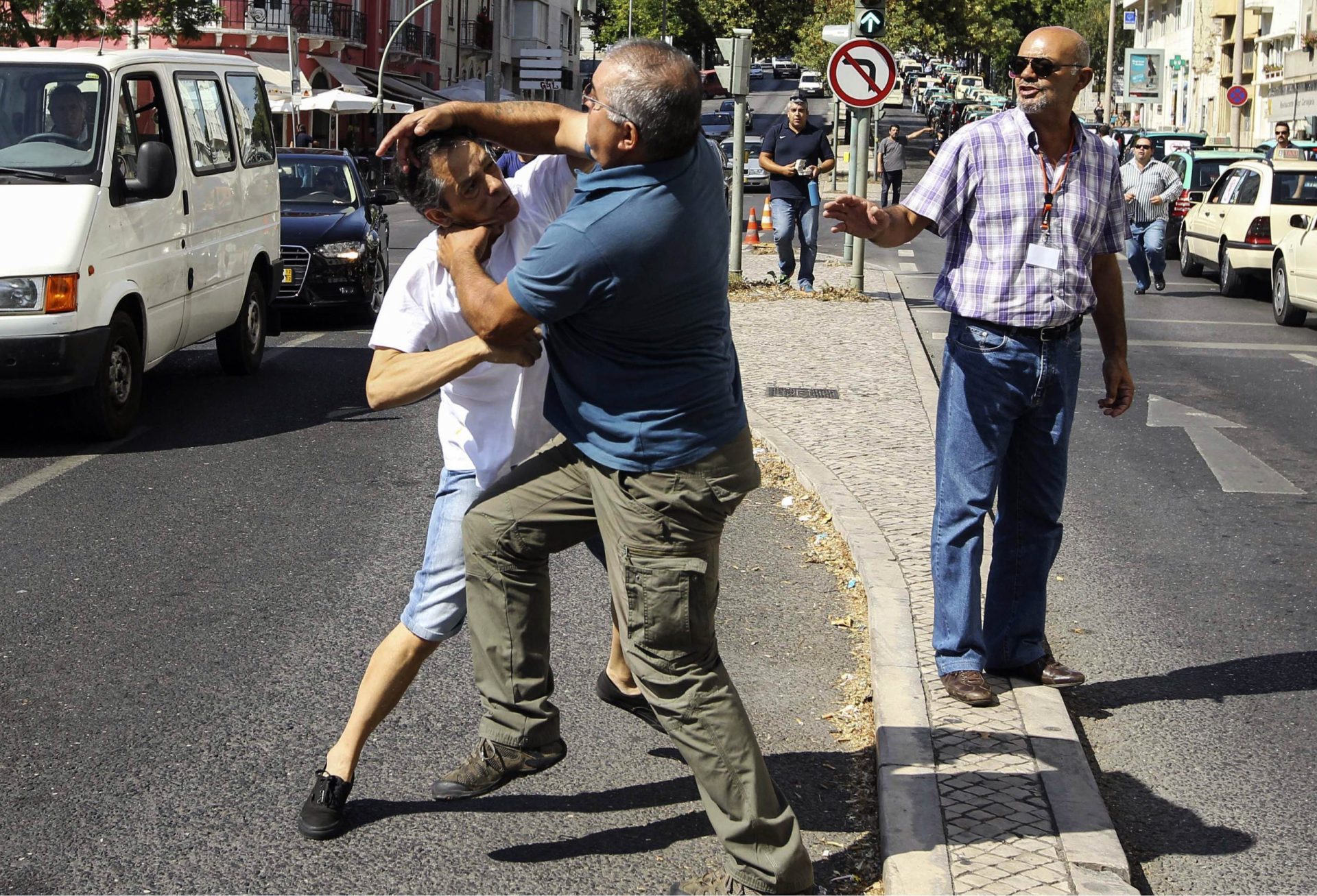 Lisboa. Manifestação de taxistas acaba em confrontos violentos