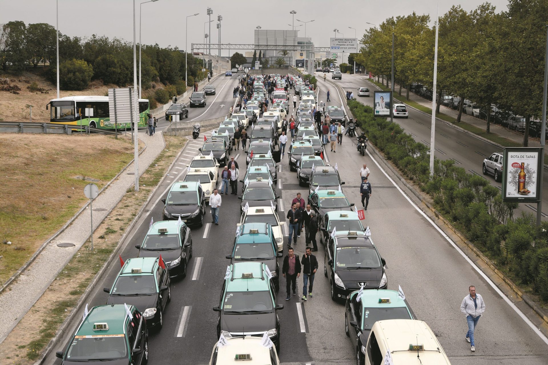 Protesto. Taxistas cercaram aeroporto