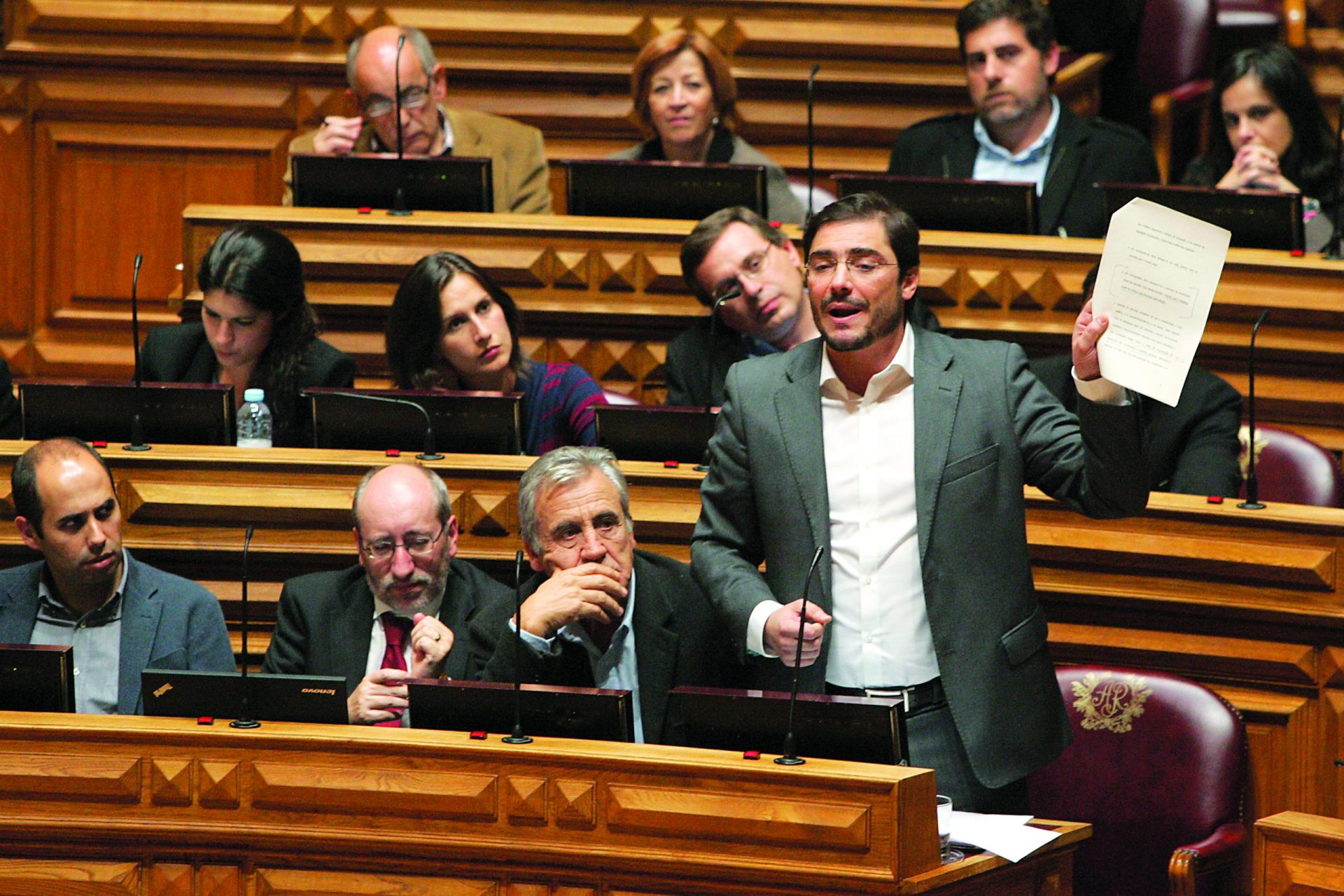 Parlamento. PCP confronta ministro com caos nos transportes de Lisboa