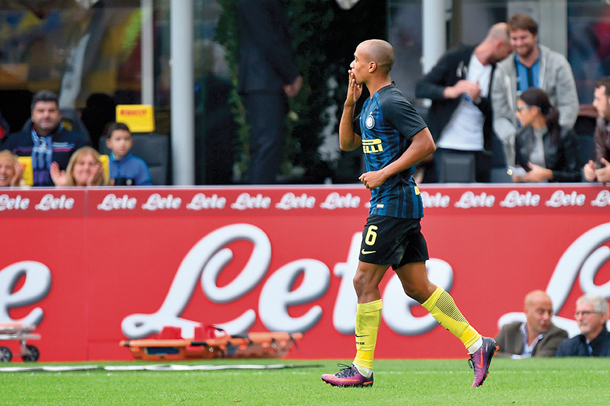 Itália. Este Inter não merece um João Mário. E Bruno Alves sorri