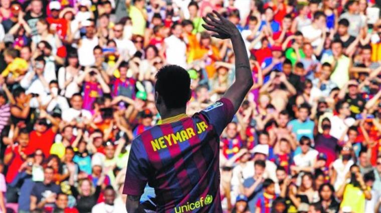 Futebol. Neymar renova com o Barcelona até 2021