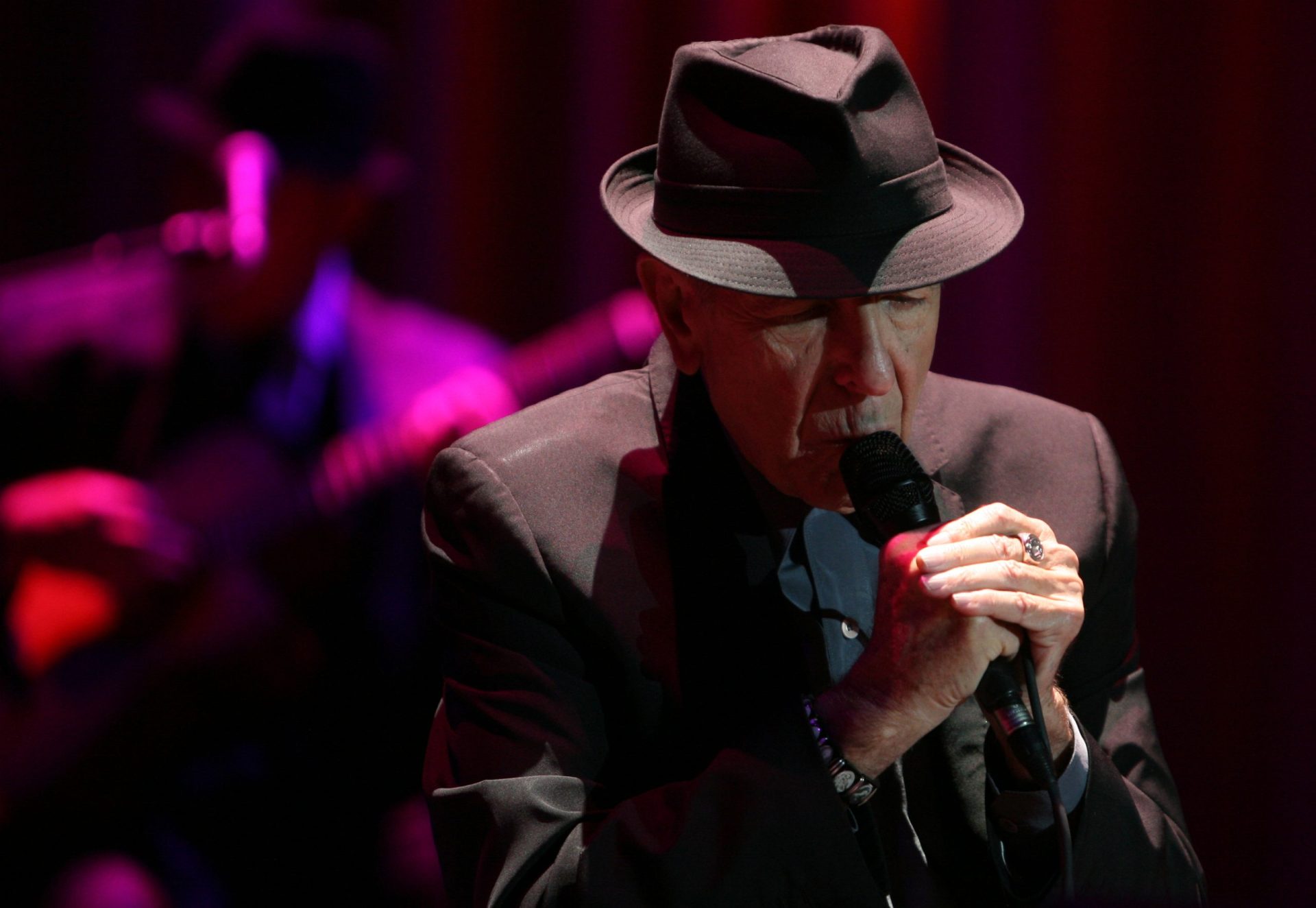 Leonard Cohen morre aos 82 anos