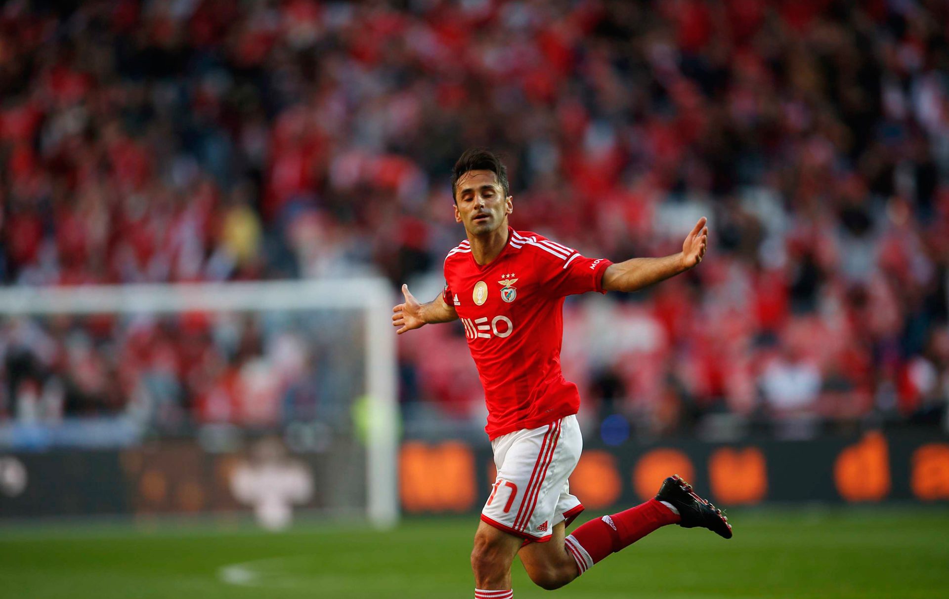 Benfica. Dom Jonas resolveu o nevoeiro (e o Nacional) com um hat-trick