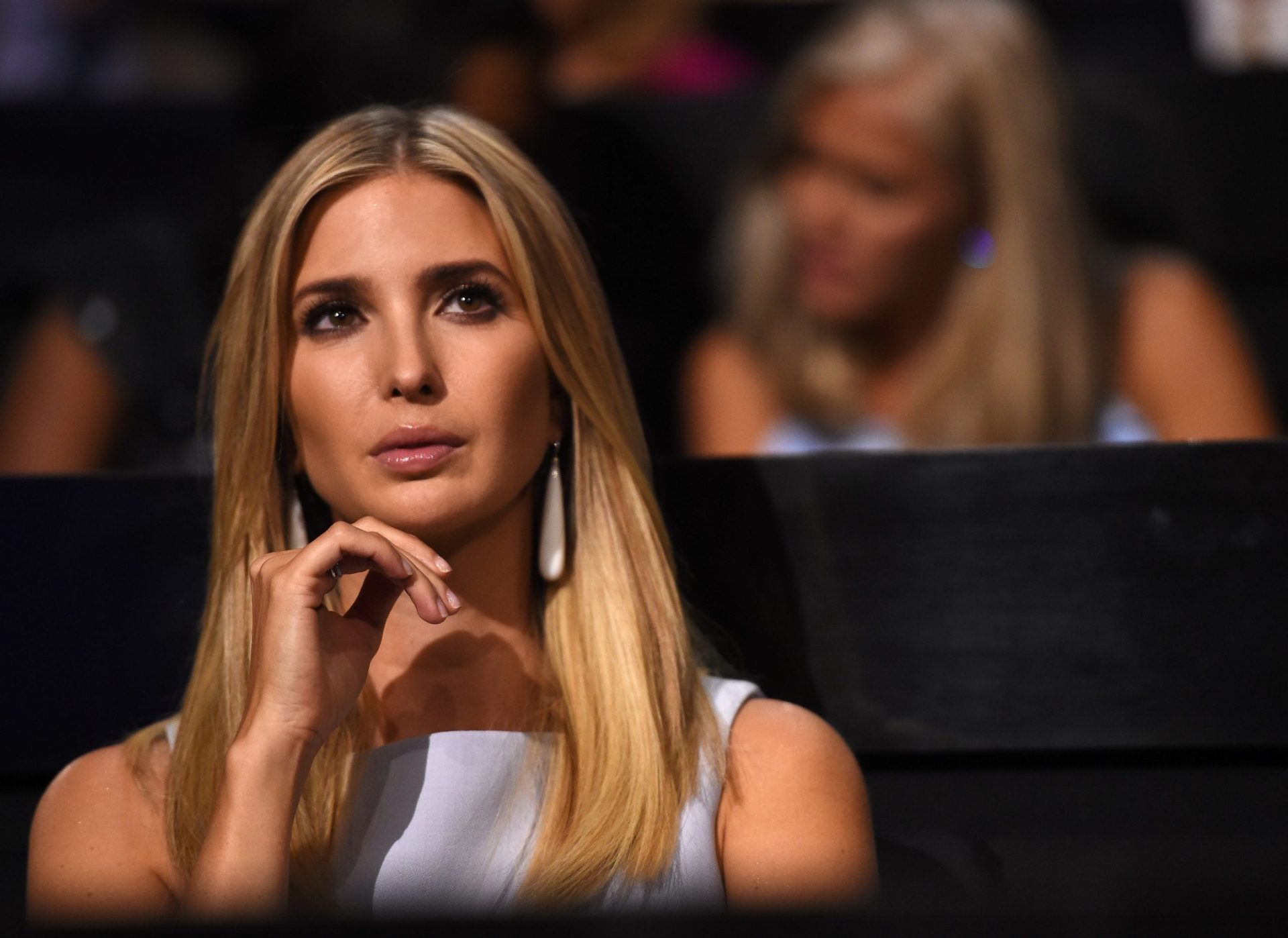 Ivanka Trump promove pulseira de 9 mil euros na entrevista do pai