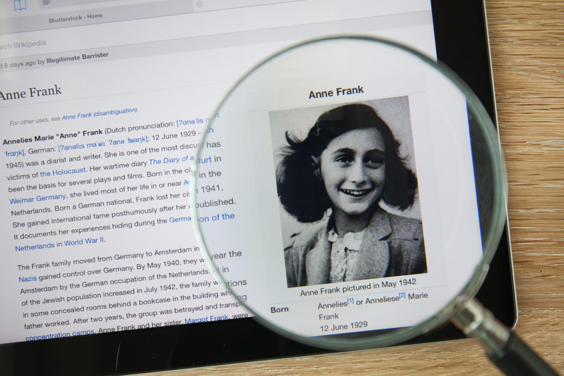 Poema de Anne Frank leiloado por 140 mil euros