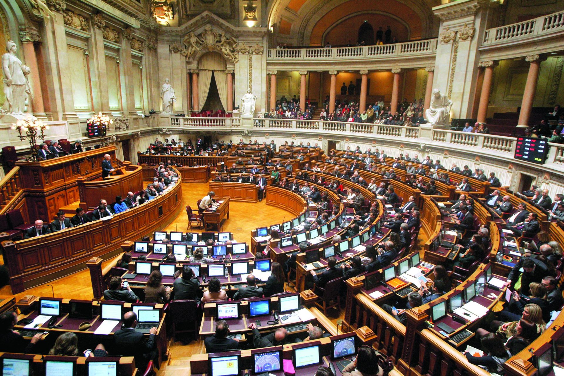 Parlamento. O segundo orçamento da esquerda