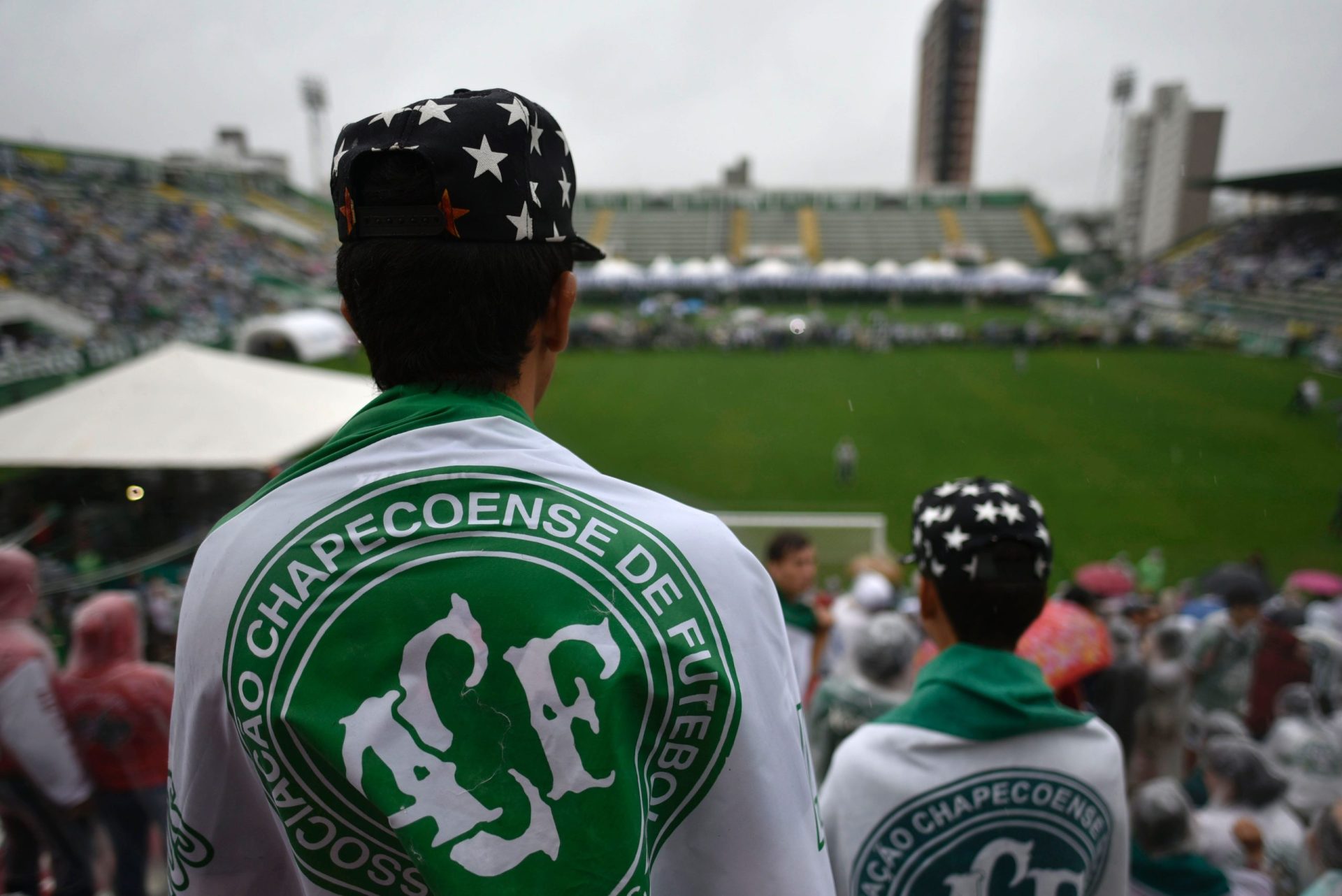 Jogador da Chapecoense que sobreviveu à tragédia não se lembra do acidente