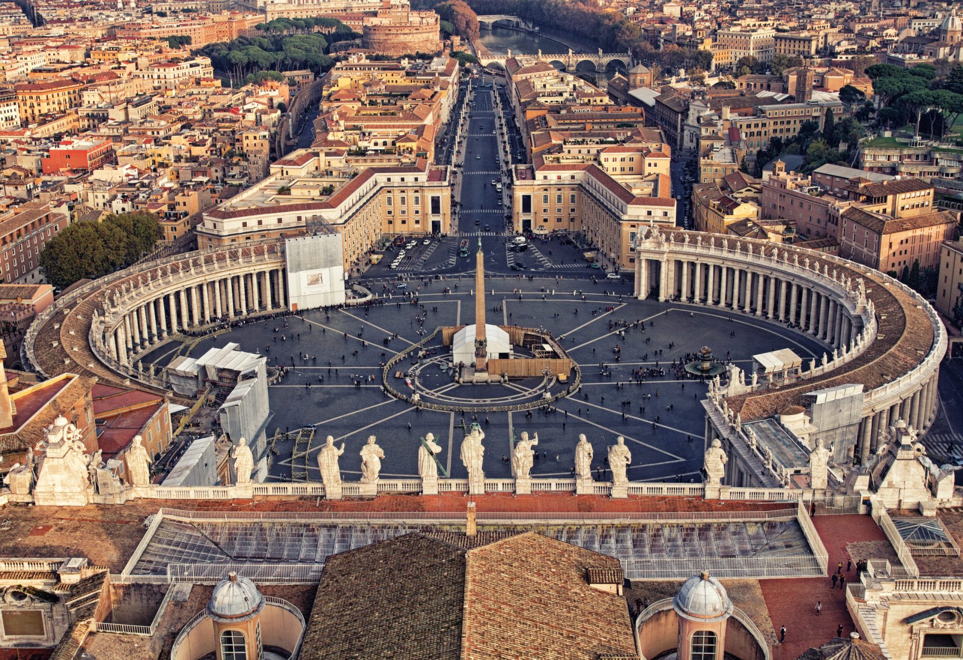 Brasileiro nu no Vaticano