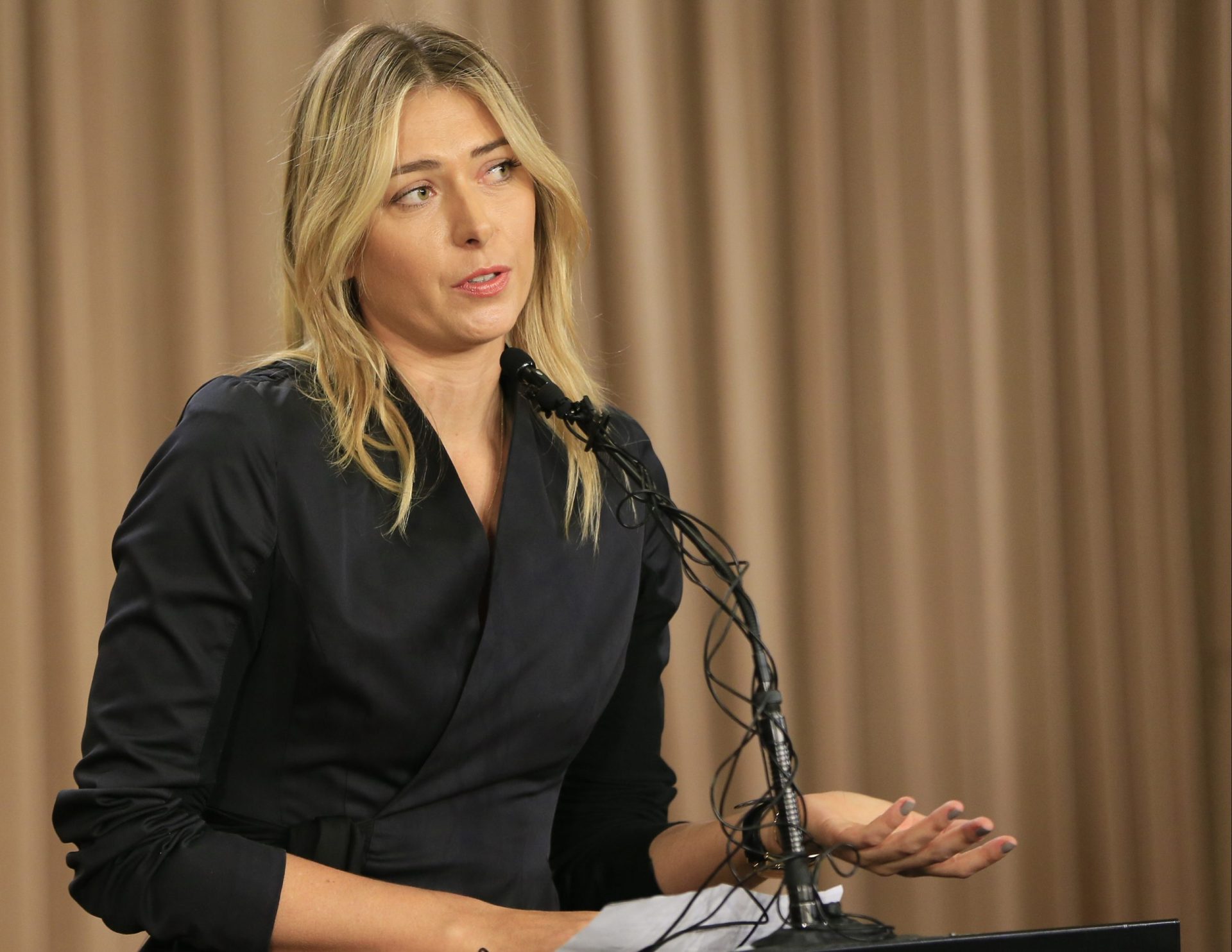 Sharapova. O advogado acredita na inocência, Serena elogia coragem