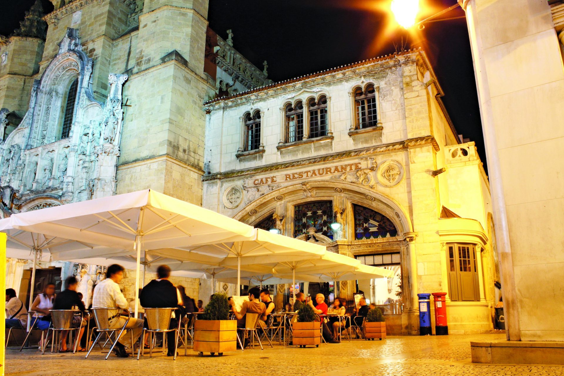 Café Santa Cruz. Em nome do Pai, do Filho e da cidade de Coimbra