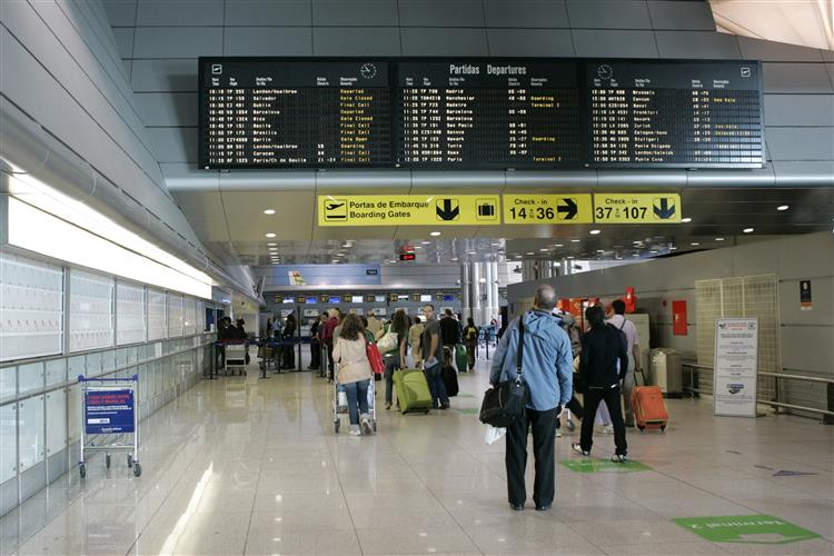 Aeroporto de Lisboa. Falso alarme para suspeita de bomba