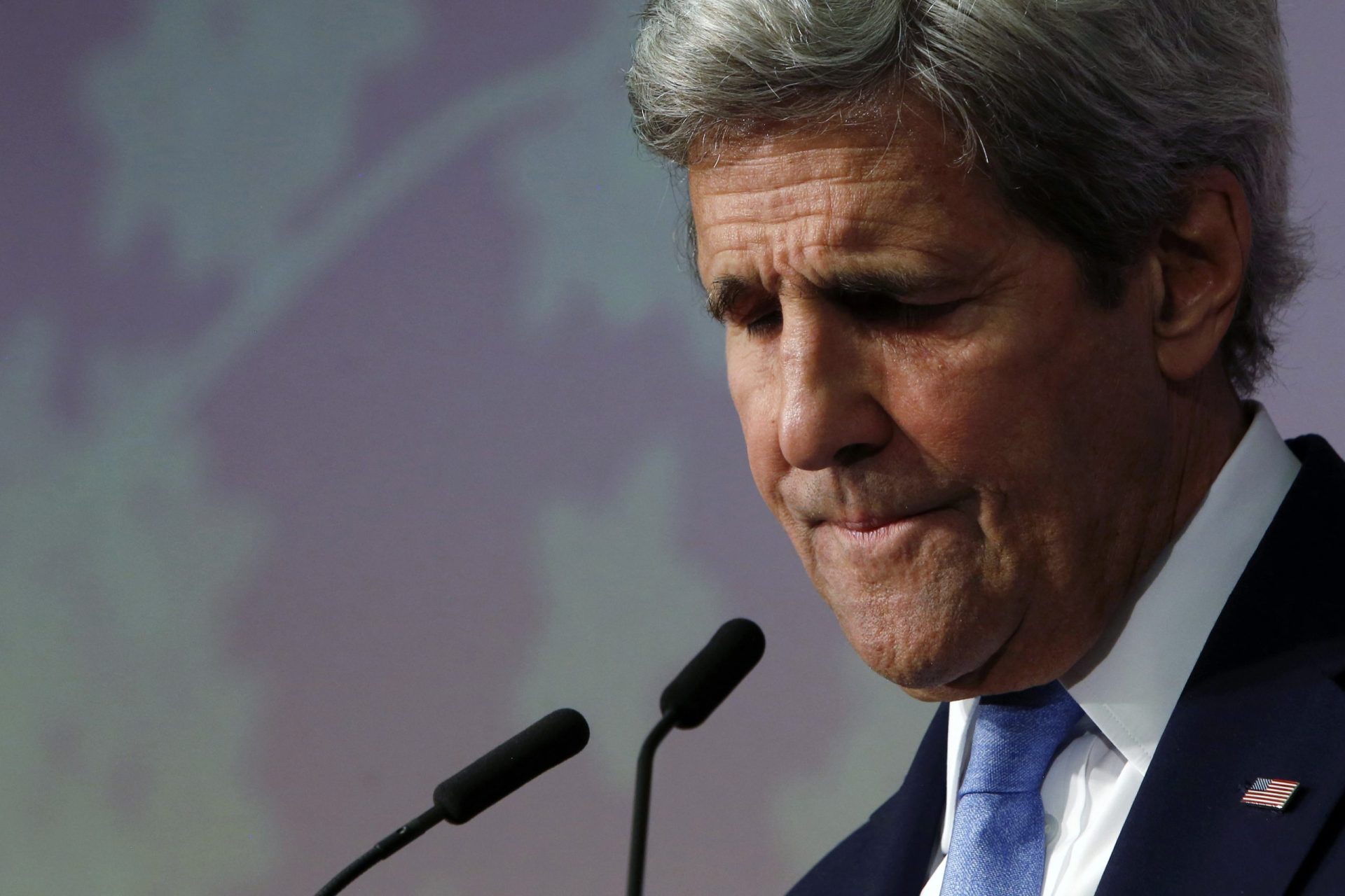 John Kerry faz visita história ao memorial de Hiroshima