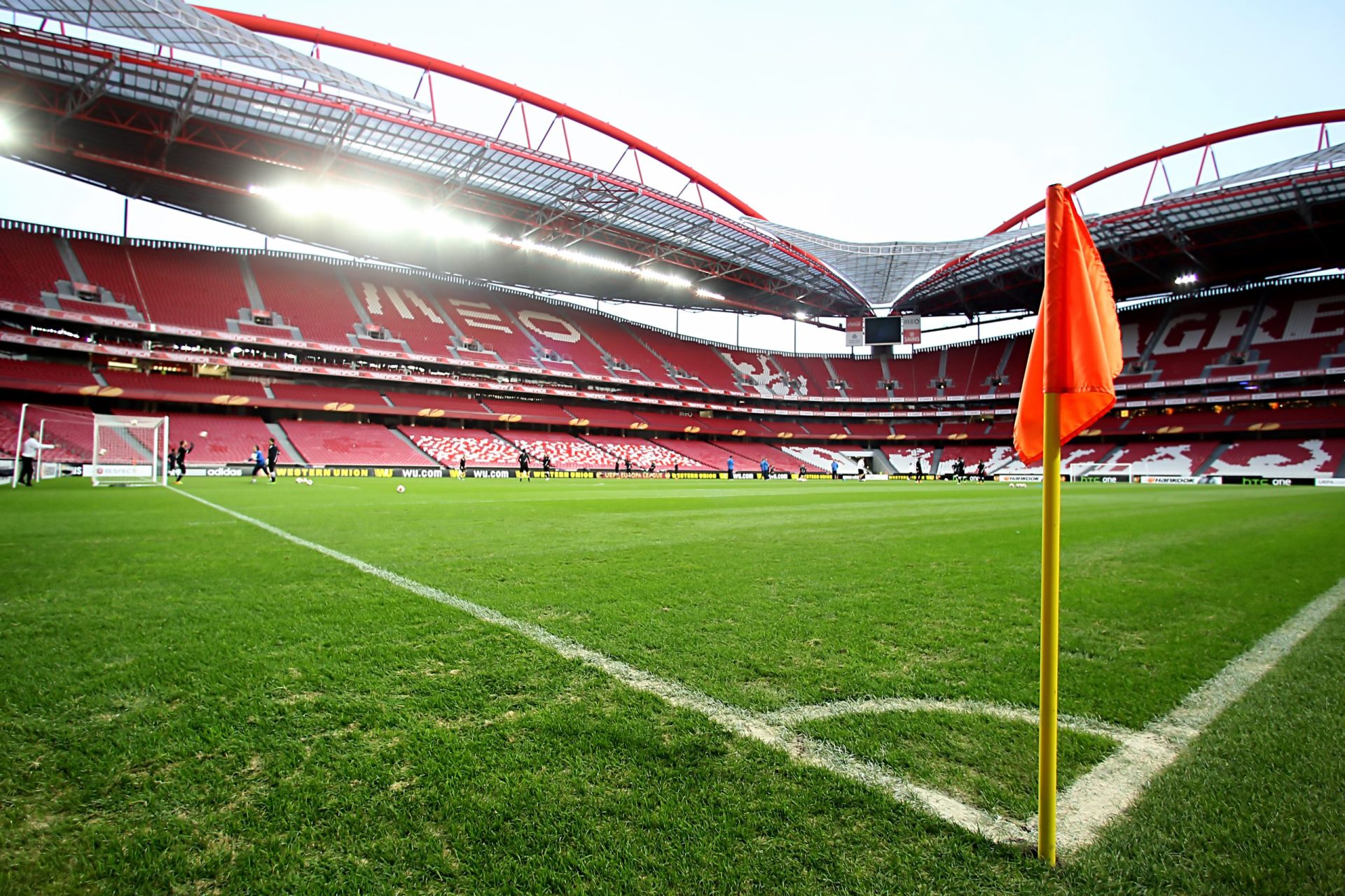 Benfica-Bayern. De Santa Apolónia à “Ti Rosa” o sonho vermelho está bem vivo