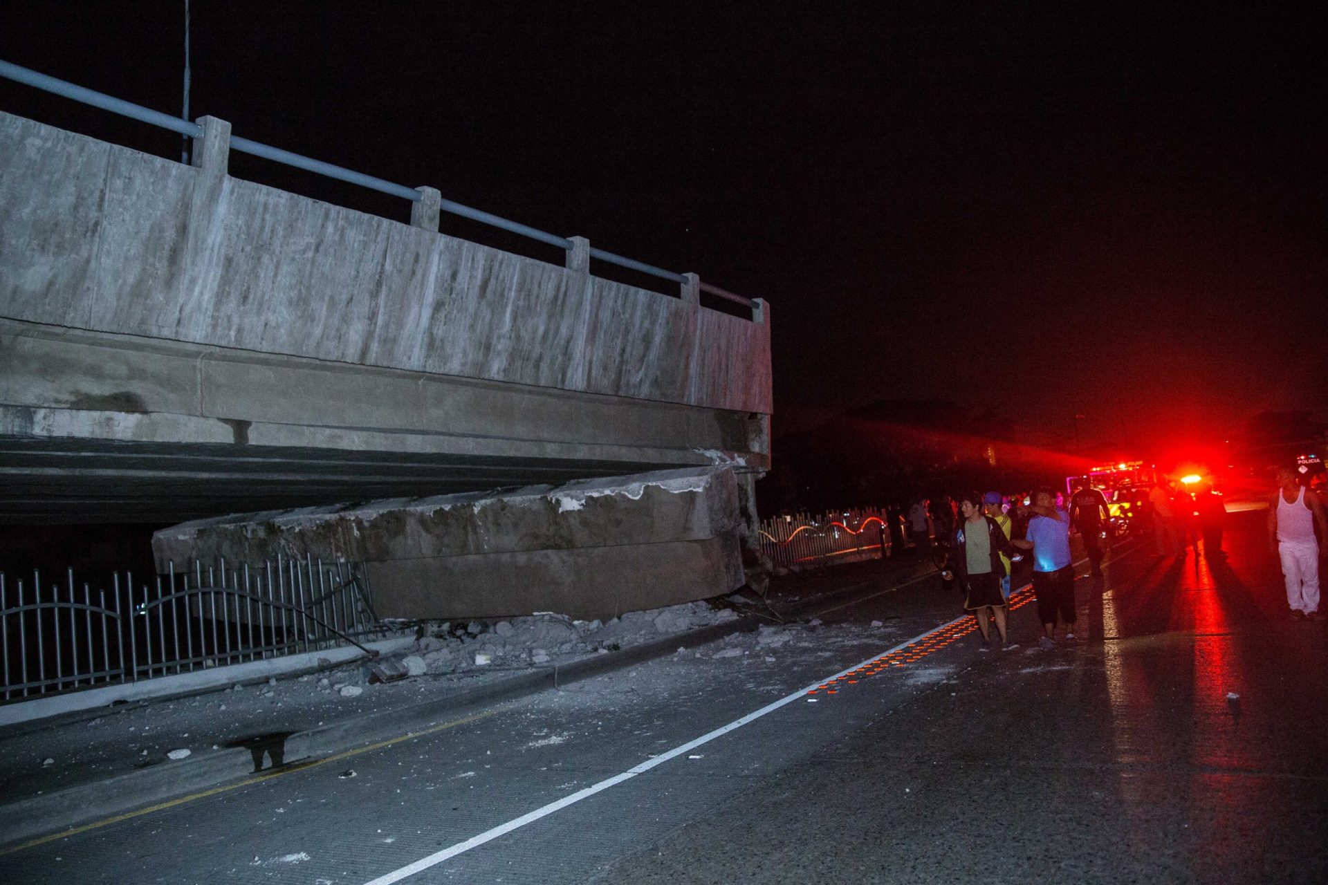 Sismo no Equador faz pelo menos 77 mortos