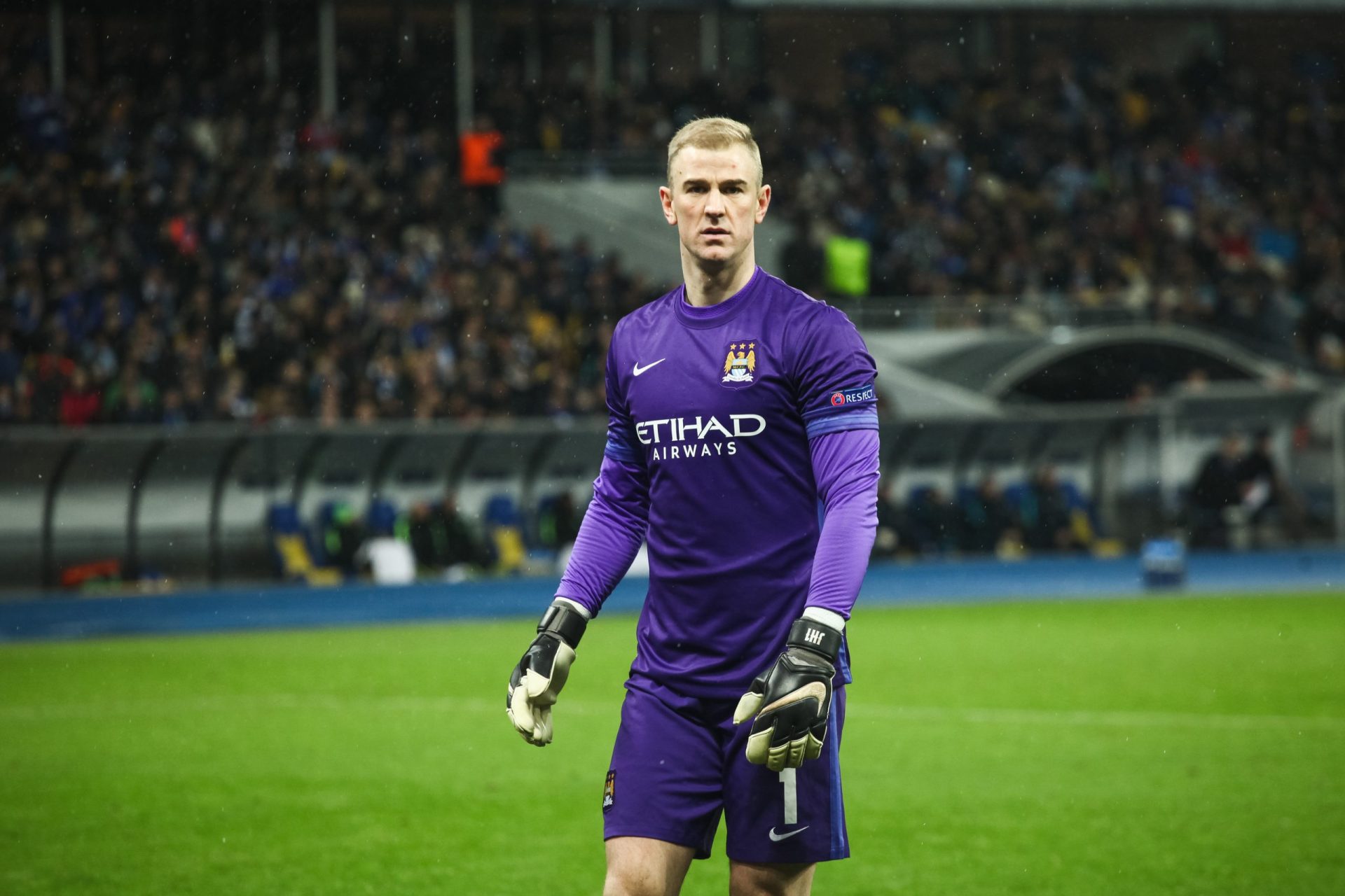 Manchester City. Com o Hart nas mãos