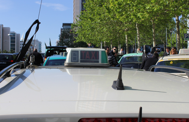 Taxistas alertam: &#8220;não haverá paz no setor sem posição firme do governo&#8221;