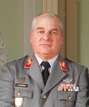 Chefe do exército, general Carlos Jerónimo, pede demissão