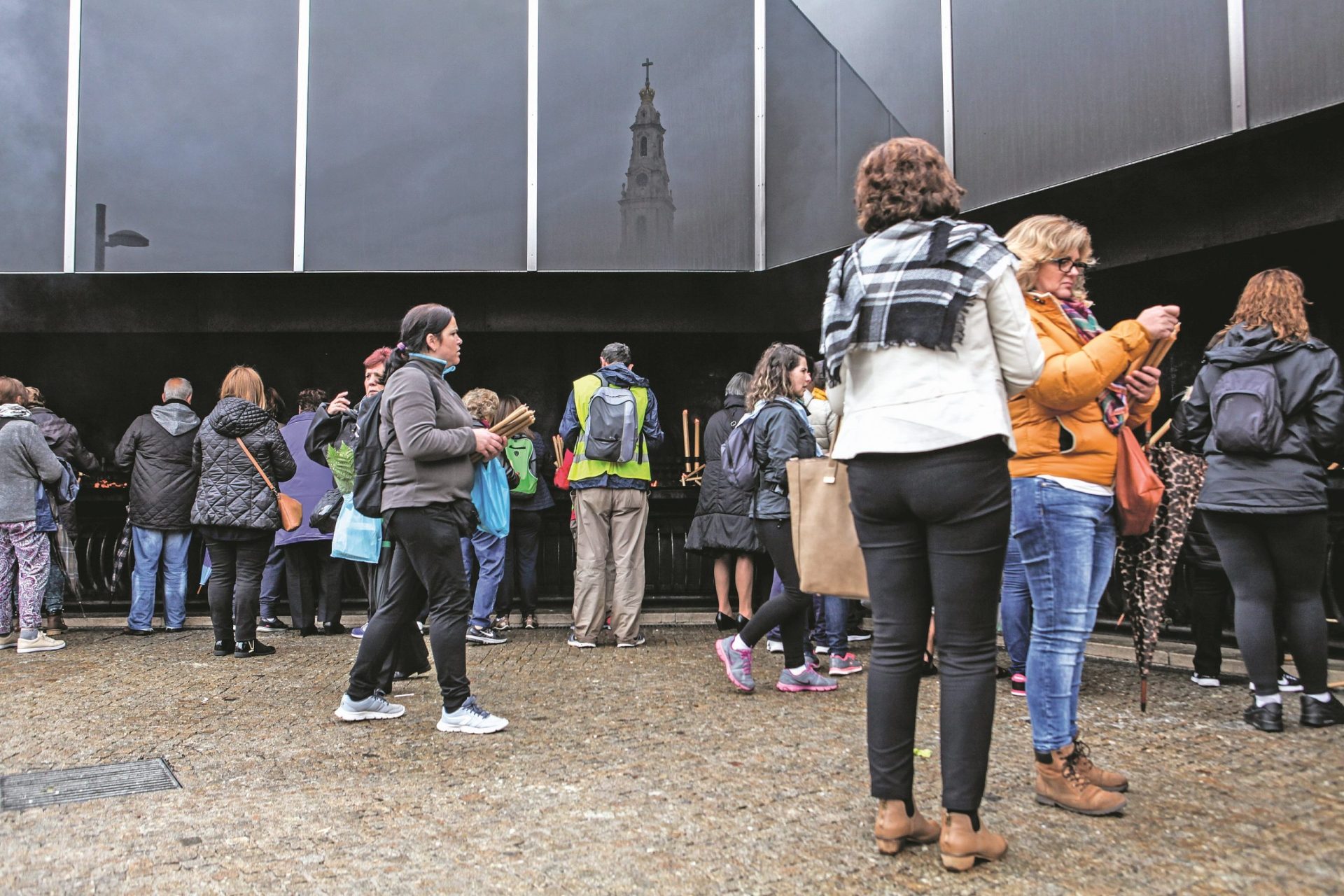 Fátima. A fé que queima toneladas