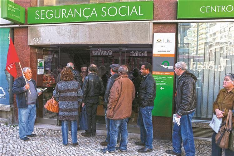 Segurança Social conta cobrar dívidas em atraso de 763 milhões em 2016