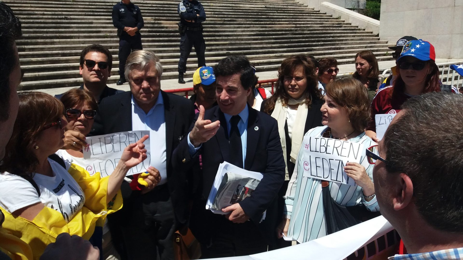 Venezuela. Oposição em protesto no parlamento português