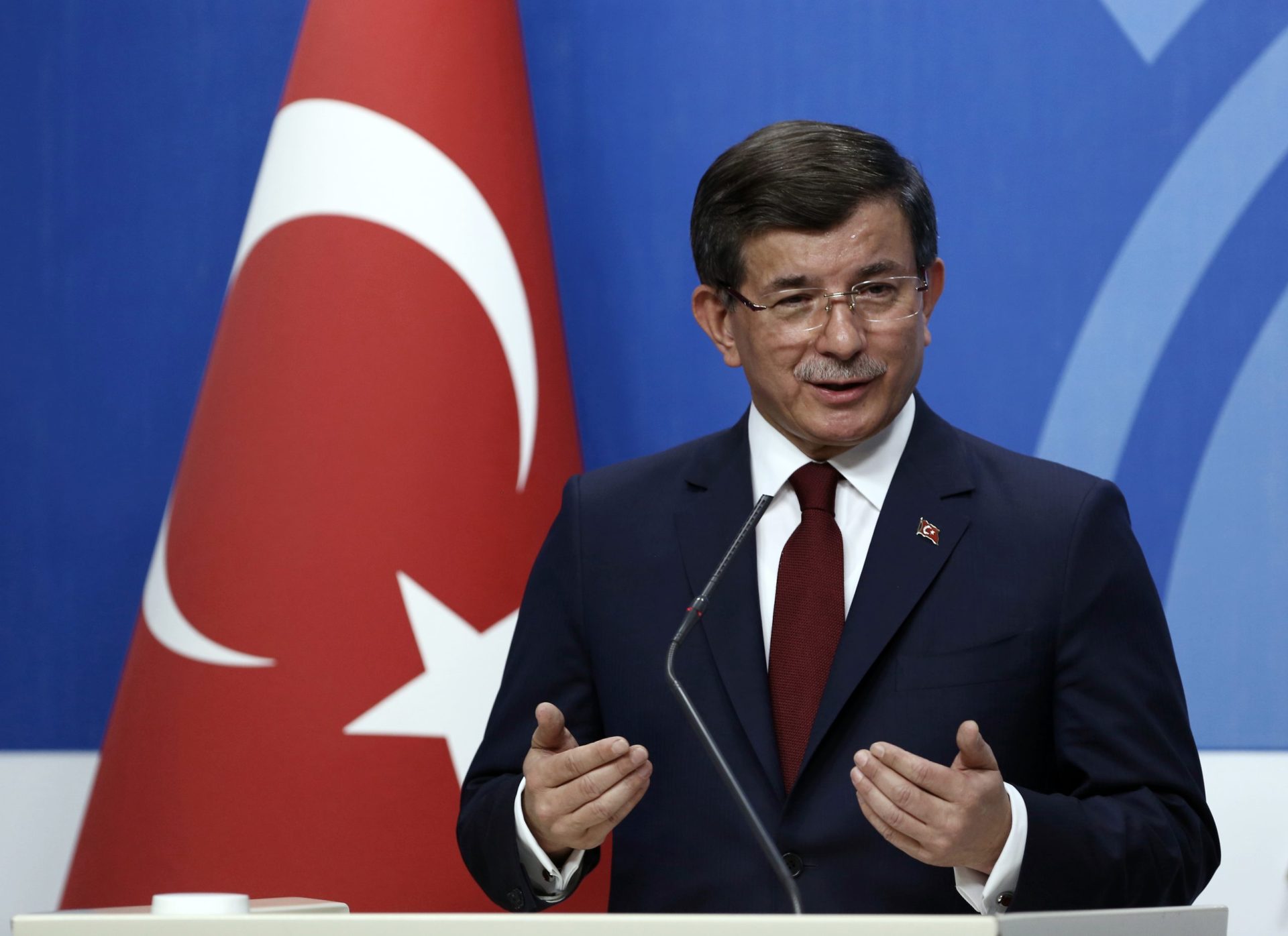 Turquia. Primeiro-ministro demite-se