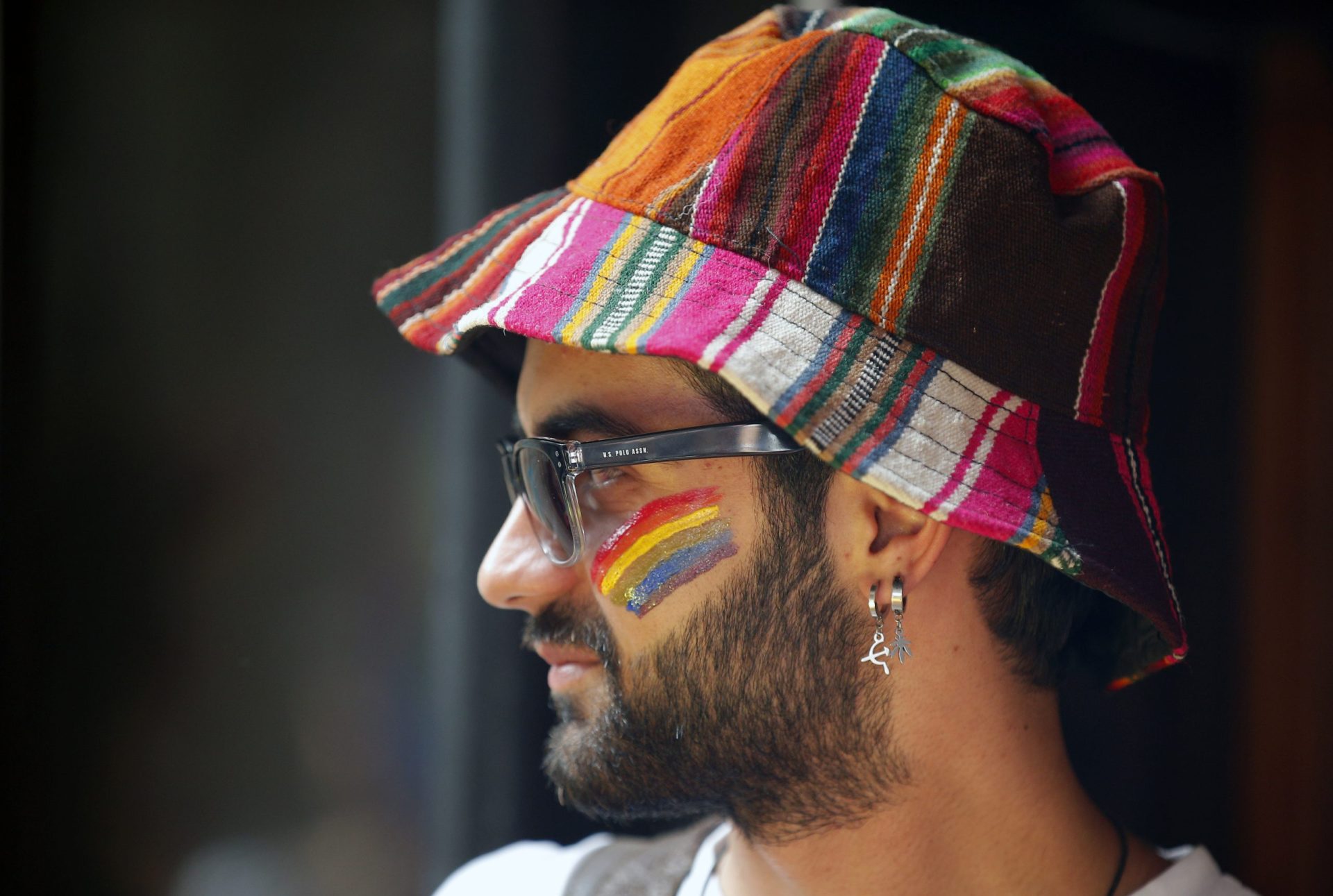 LGBT. Polícia dispersa manifestantes com gás lacrimogéneo e balas de borracha