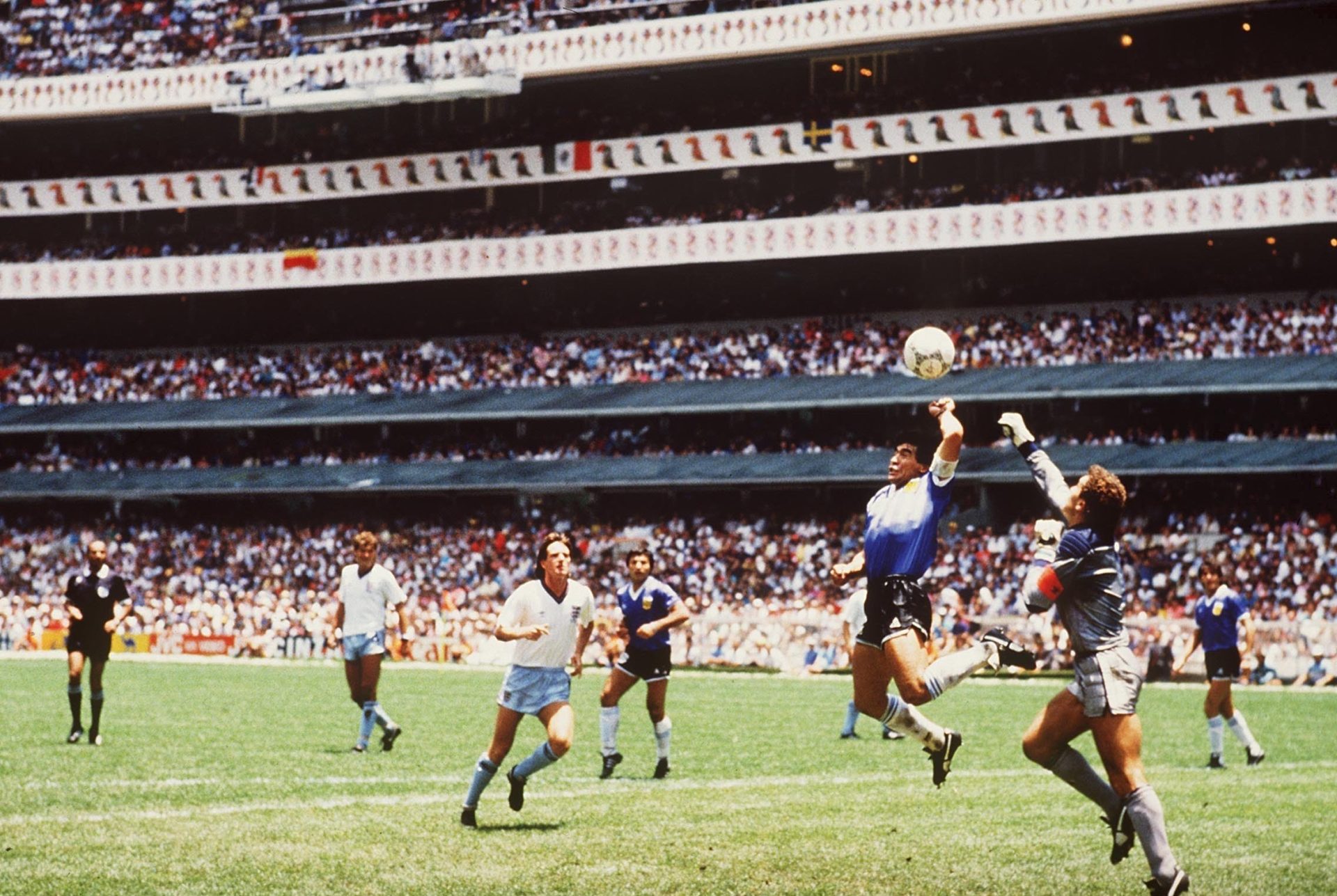 Há 30 anos Maradona usava a &#8220;Mão de Deus&#8221; e marcava o &#8220;golo do século&#8221;