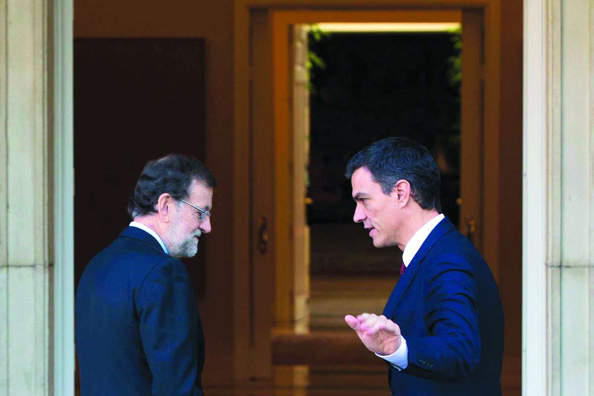 Amores de Verão. Rajoy quer muito Sánchez mas este dá-lhe com os pés