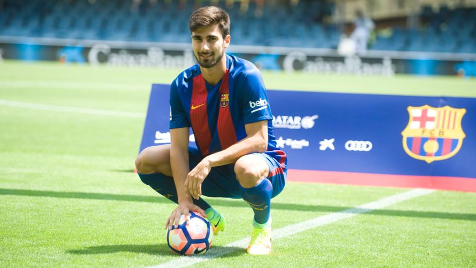 André Gomes chegou ao Barcelona e perguntaram-lhe: Messi ou Ronaldo?