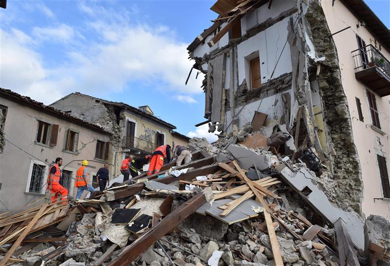 Itália. Número de mortos no sismo sobre para 267