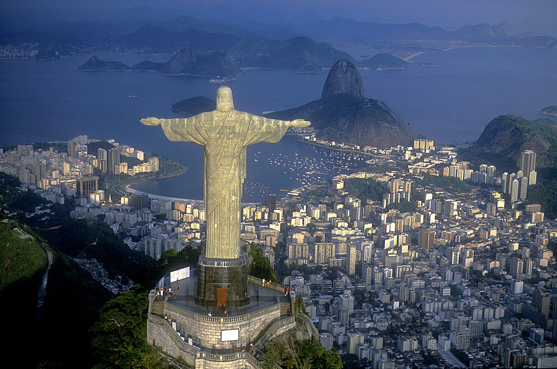 Rio de Janeiro. Criminosos levam turista para favela