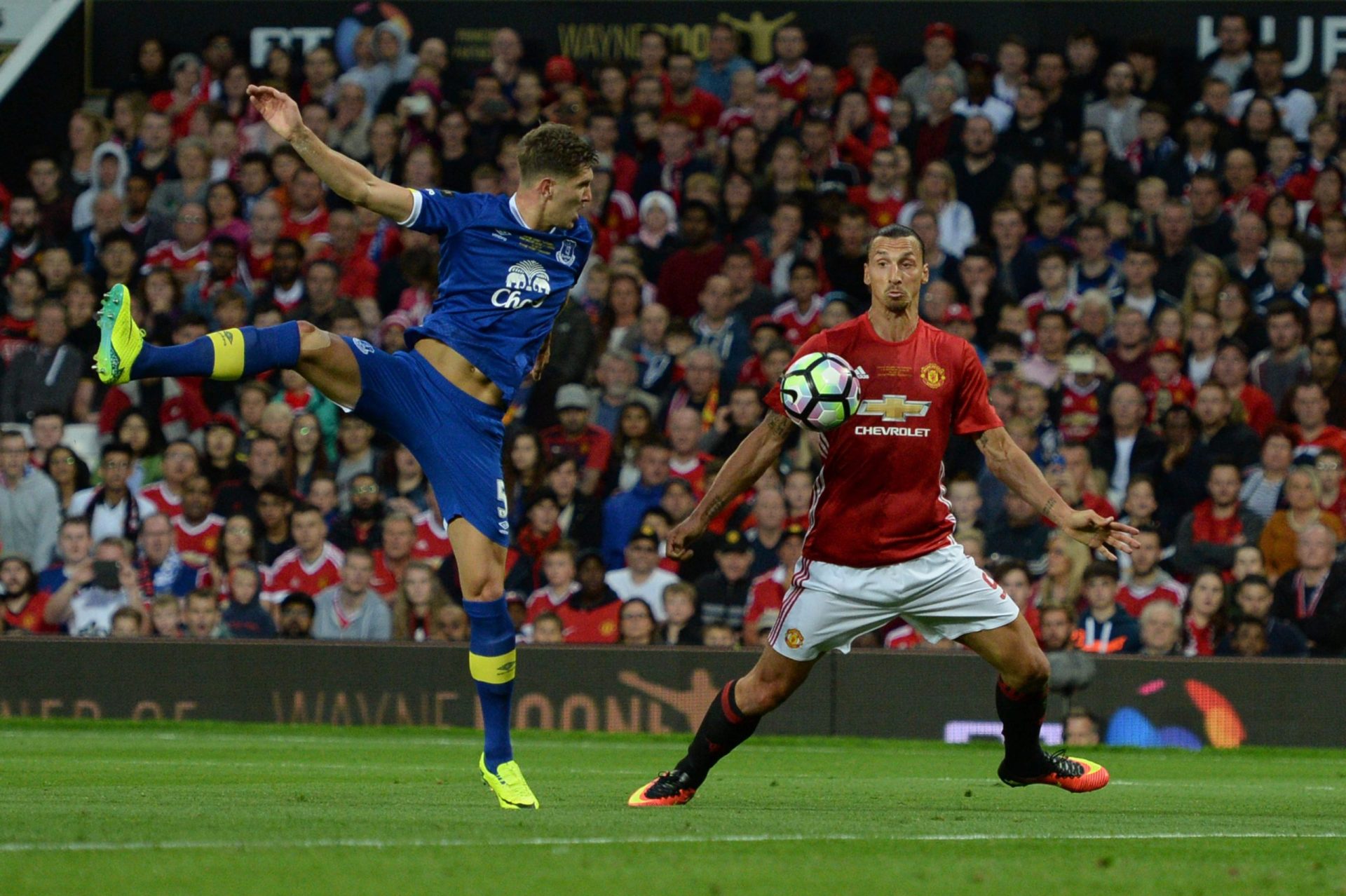 O que é que John Stones tem para Guardiola ter perdido a cabeça?