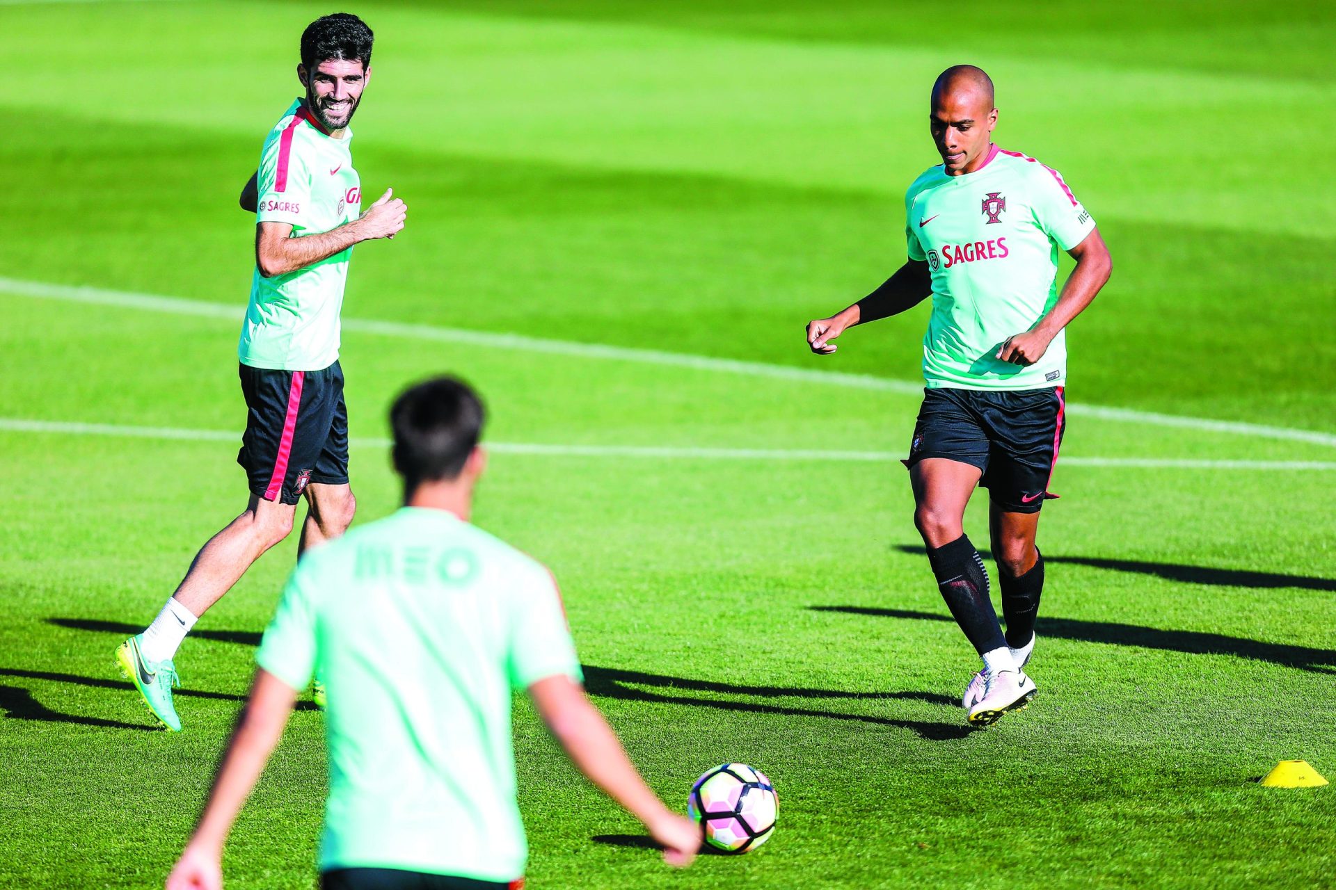 Seleção. A jogar contra os ídolos,  com menos de cinco  já se faz a festa!