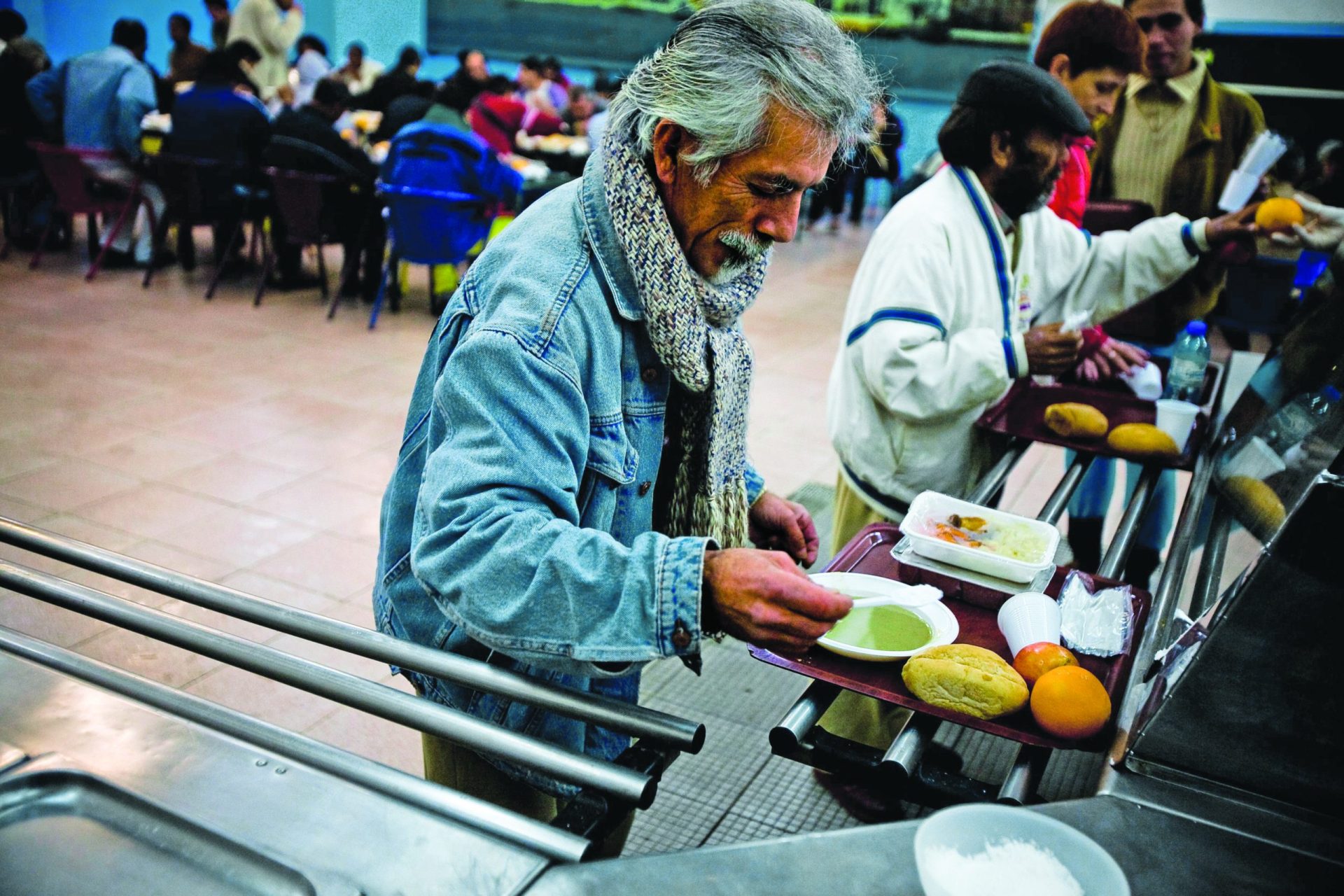 Crise. Mais pobres perderam 69 euros e mais ricos 340 euros por mês