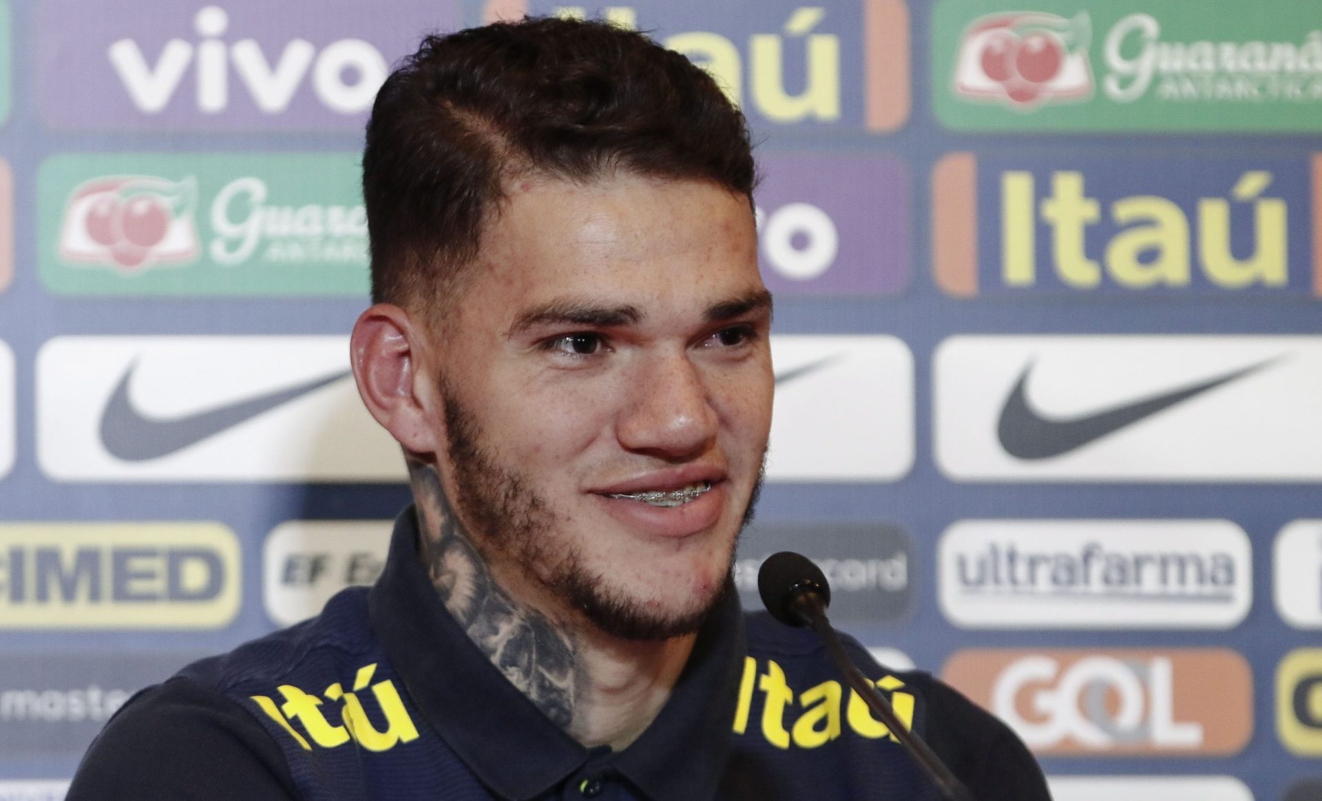 Ederson quer acabar a carreira no Benfica