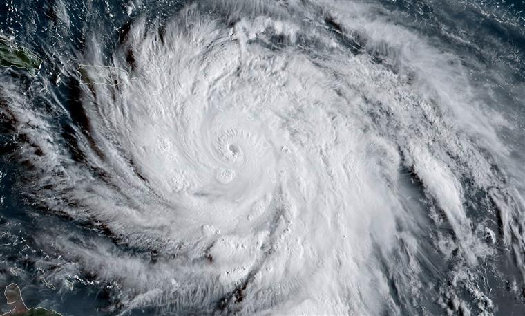 Furacão Ophelia a 995 quilómetros dos Açores