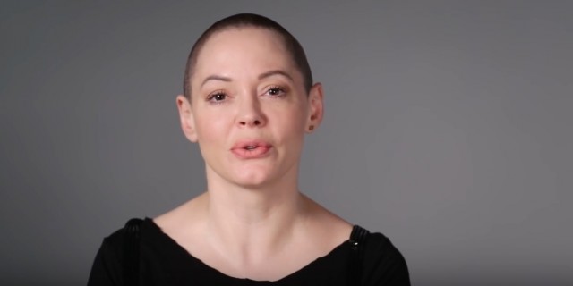 Rose McGowan acusa Harvey Weinstein de violação