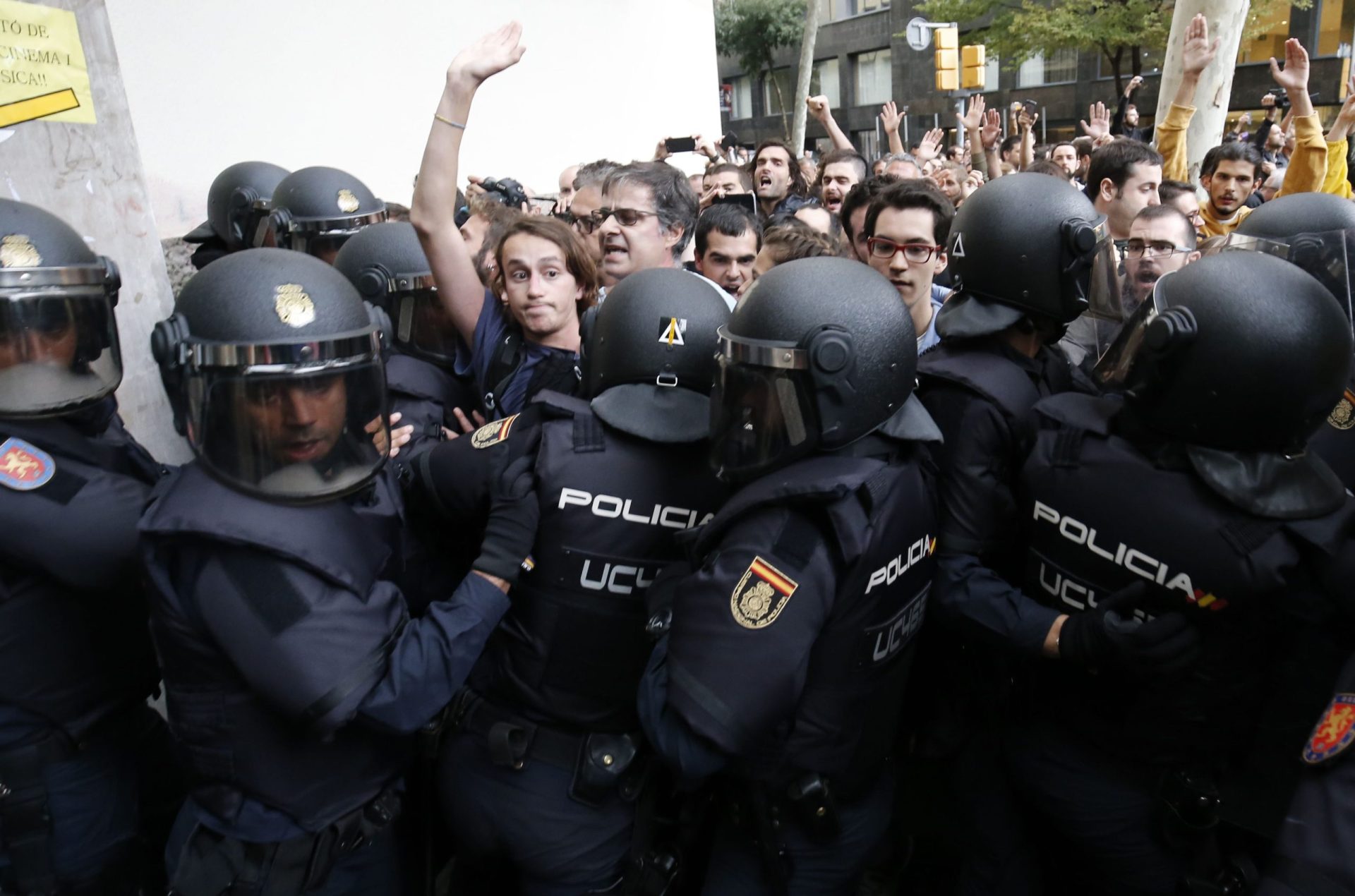 38 feridos no referendo da Catalunha