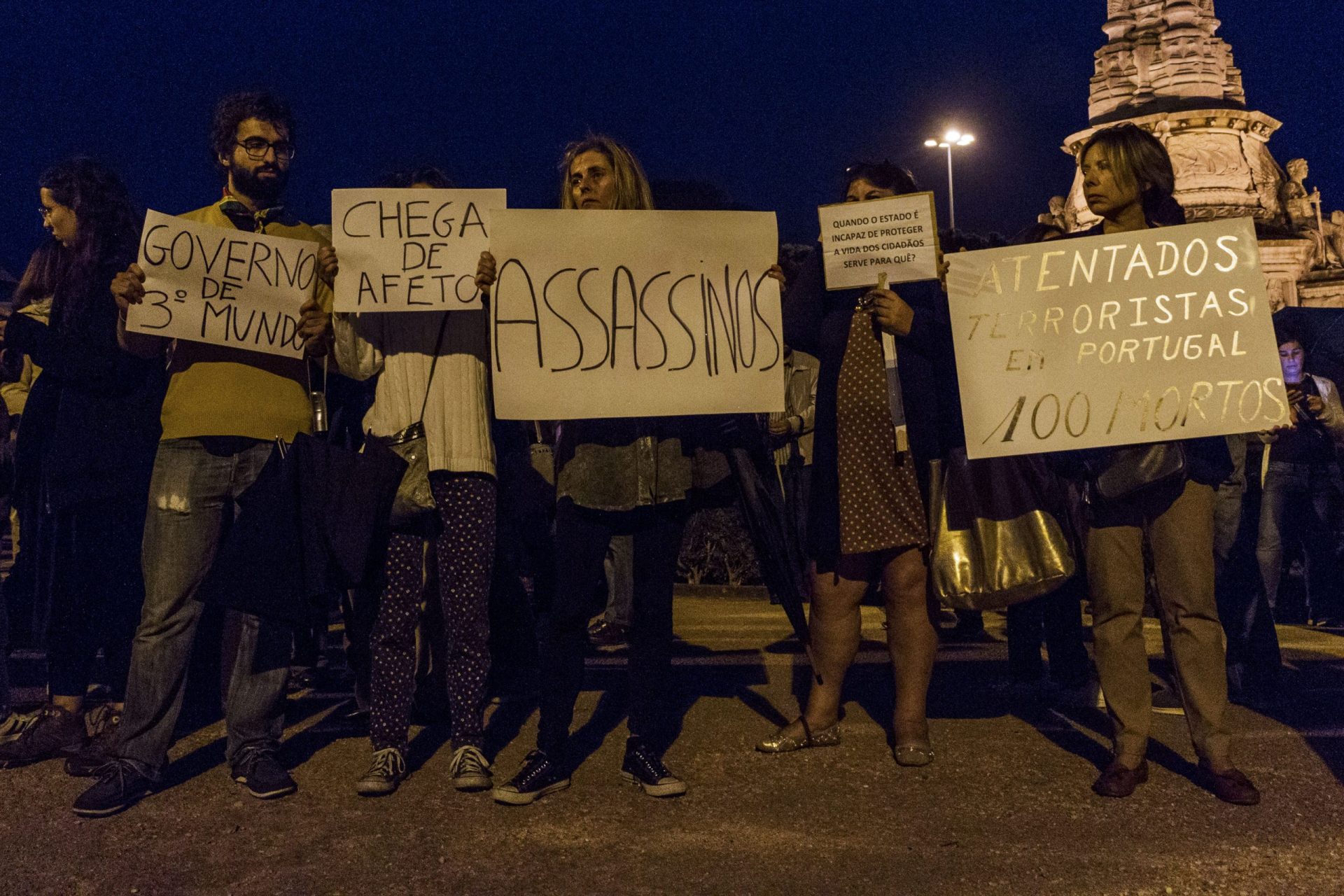 Manifestação. Nem a chuva parou a revolta