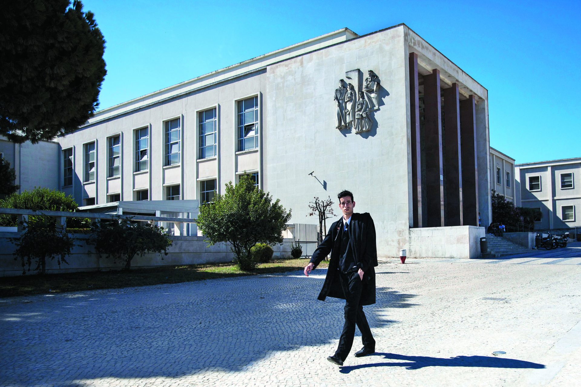 Universidades e politécnicos vão poder vender património