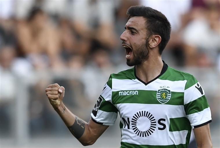 Bruno Fernandes recebe duas distinções de jogador do mês