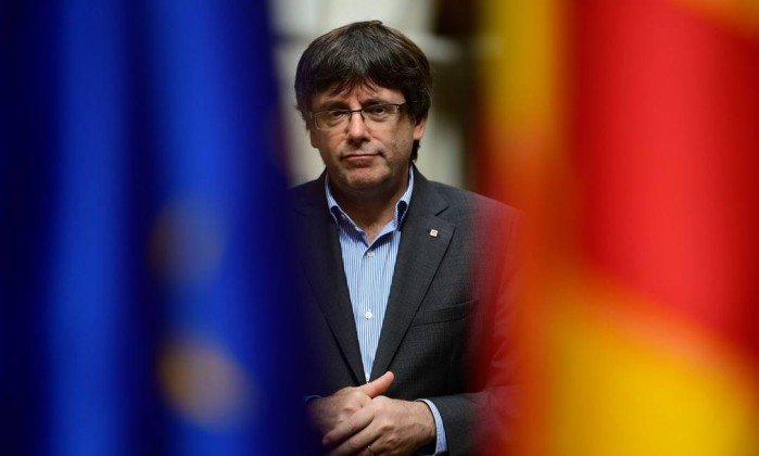 Puigdemont suspende declaração