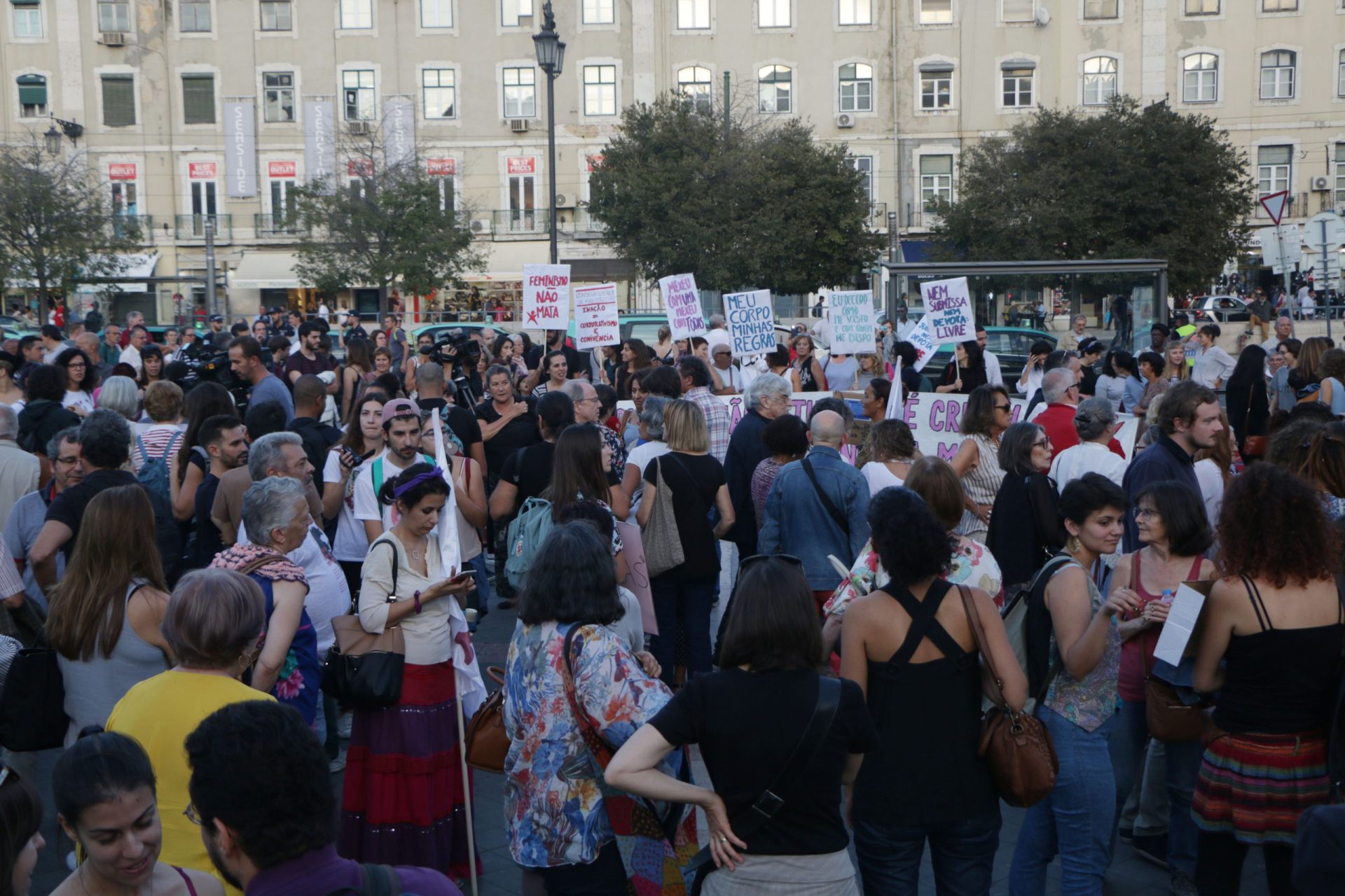 Centenas de manifestantes contra acórdão sobre violência doméstica