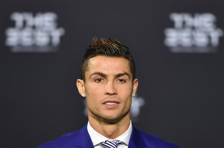 Cristiano Ronaldo assina petição do caso de violência doméstica