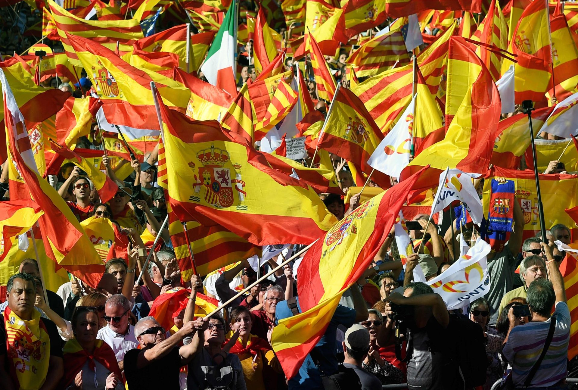 Catalunha. Espanholistas invadem centro de Barcelona