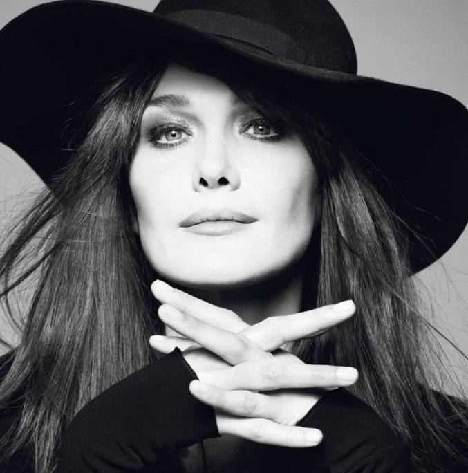 Carla Bruni estreia-se em Portugal em 2018